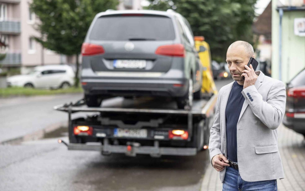 Emergency towing service available 24/7 in Woodridge, IL