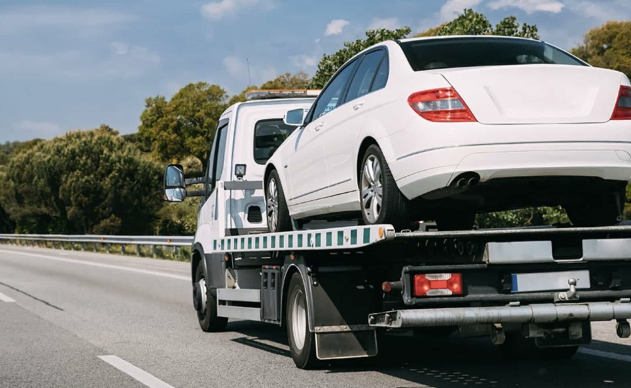 Long-distance towing service for cars and SUVs in Woodridge, IL